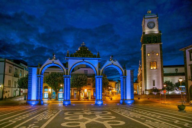 Porta de Cidade je vstupom do mesta. Ide o rozžiarenú trojoblúk