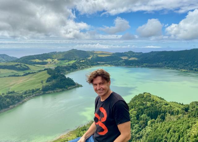 Vyhliadka z vrchu Pico do Ferro a výhľad na jazero Lagoa das Fu