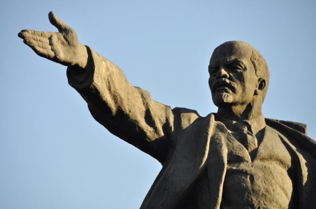 Kirgizský Biškek v sebe stále ukrýva najväčšiu Leninovu sochu s