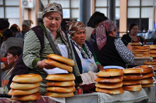 Samarkandské trhovisko Siob si užijeme, ochutnáme a nakúpime si