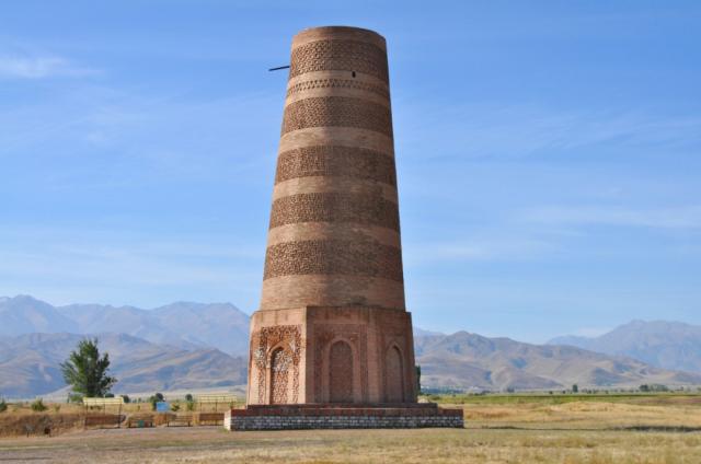 Minaret Burana sa stal kirgizským symbolom Hodvábnej cesty a kt