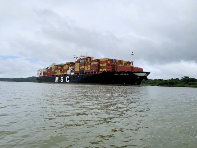 Zaoceánske lode pri Panamskom prieplave. Foto: Katarína Foltáno