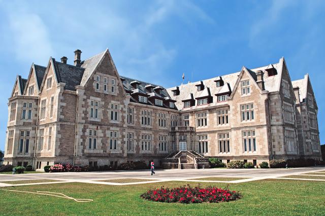 Palacio de la Magdalena na polostrovčeku v meste Santander, kto