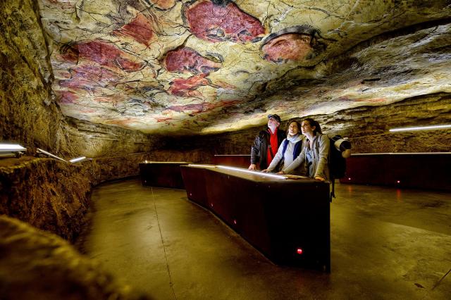 Najznámejšie jaskyne s prehistorickými maľbami v Altamira. Foto
