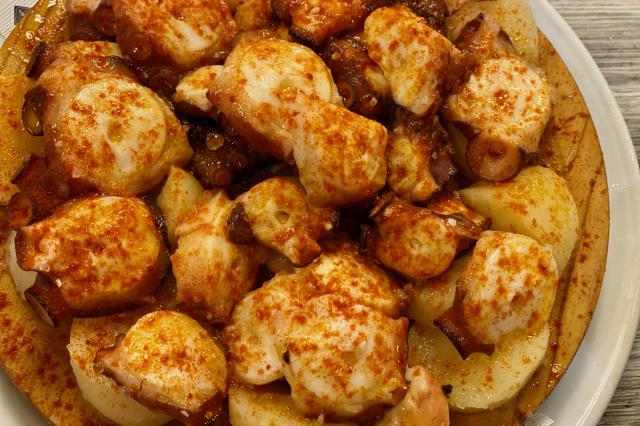 Pikantná chobotnica je miestnou klasikou a je to jednoduchý ale