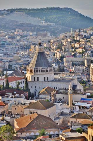 Bazilika zvestovania leží priamo v srdci Nazaretu a priamo na j