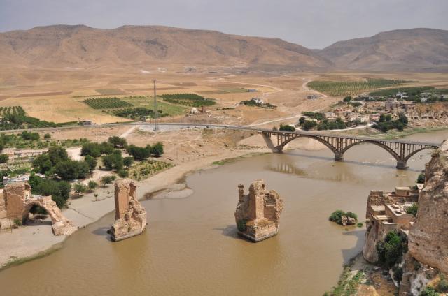 Hasankeyf z doby predtým, než jeho spodné časti zatopili. Aj vý