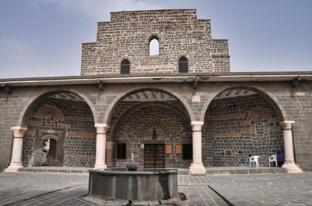 Diyarbakir je mesto, ktoré je krásne v celku, no jeho krásu oce