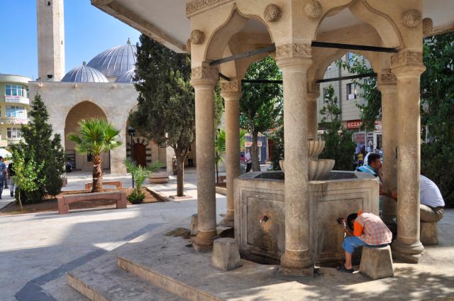 Sanliurfa má prezývku „mesto prorokov“ a stopy náboženstva tu c