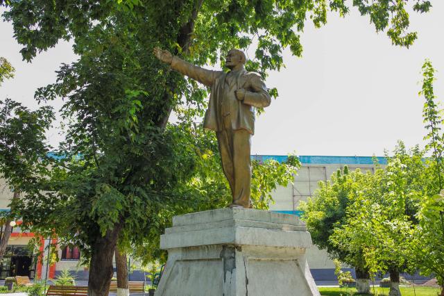 Aj toto mesto má svoju sochu Lenina.
foto: Ľuboš FELLNER – 