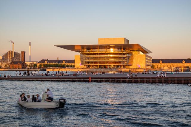 Budova kodanskej opery je klenotom modernej architektúry. foto 