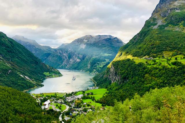 Nezabudnuteľná plavba po fjorde Geiranger a tie najkrajšie a na