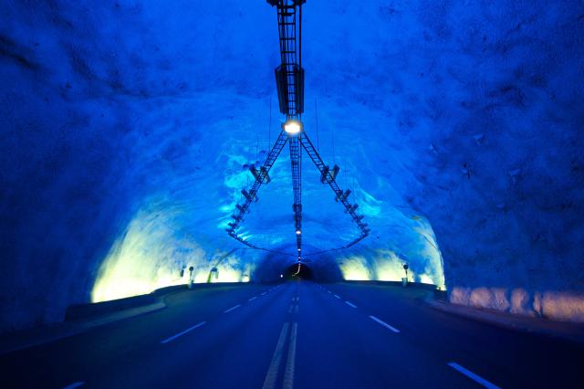 Prejdeme aj najdlhším cestným tunelom na svete.
foto: archív 