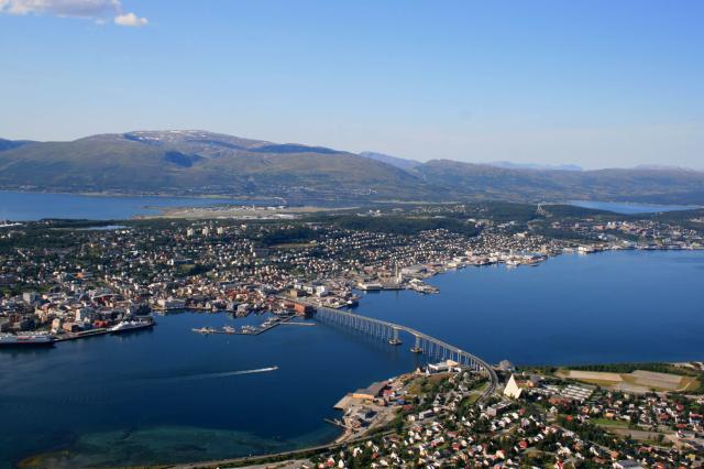 Prilietame do Tromsø, hlavného mesta severného Nórska.
