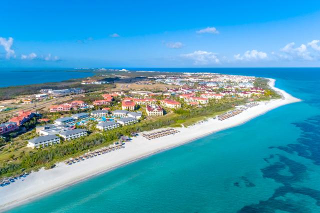 Pláž pred elitným hotelom Paradisus Princesa. Užívajte s mierou