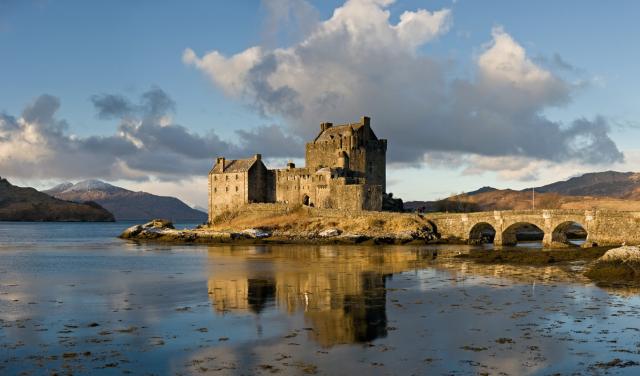 Eilean Donan castle, na sútoku troch jazier 