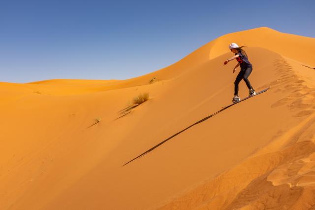 Vedeli ste, že sa dá boardovať na piesku? Sandboarding je jedin