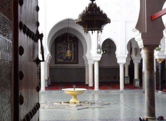 Madrasa Bou Inania je vnorená so spletitých uličiek starej medi