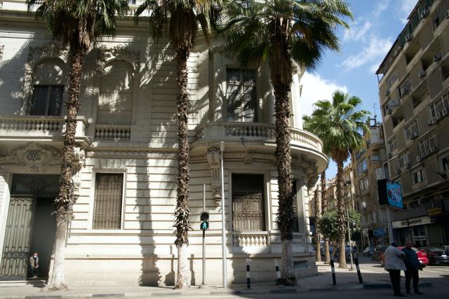 Ulica Talaat Harb je prehliadkou koloniálnej Káhiry a všetkých 