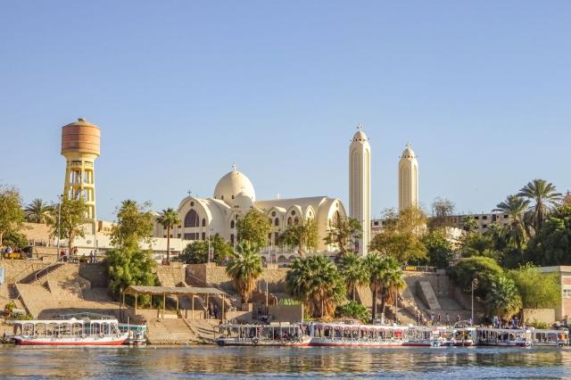Aswan je mesto na juhu Egypta, známe svojou krásnou polohou pri