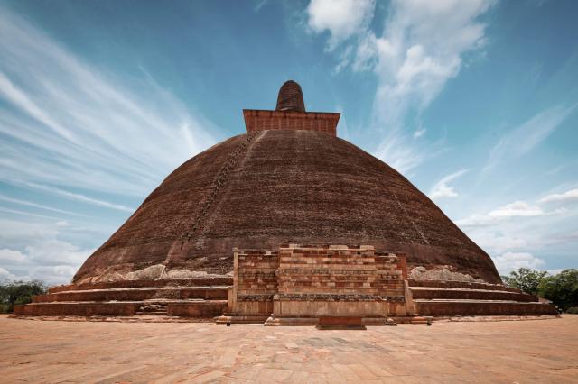 Najzachovalejšia nezrekonštruovaná dagoba na Srí Lanke.
foto: a