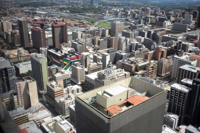 Johannesburg z najvyššej budovy Afriky. Pristáli sme a aj v 10 