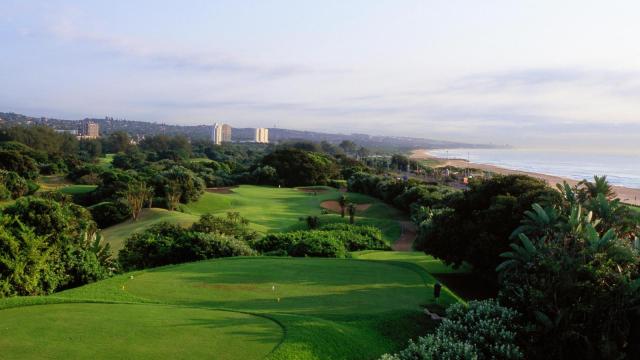 V Durbane hráte golf s výhľadom na pláž, Indický oceán a downto