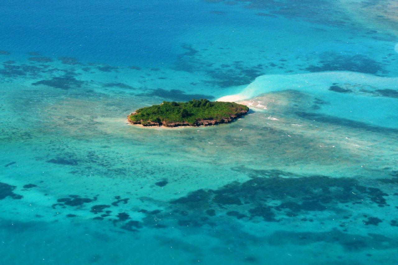 Zanzibar je súostrovie zložené zo 120 ostrovov a ostrovčekov. K