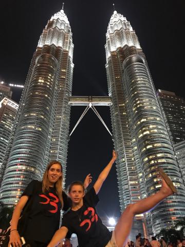 Petronas Towers a slovenská mládež, foto: Ľuboš Fellner- 