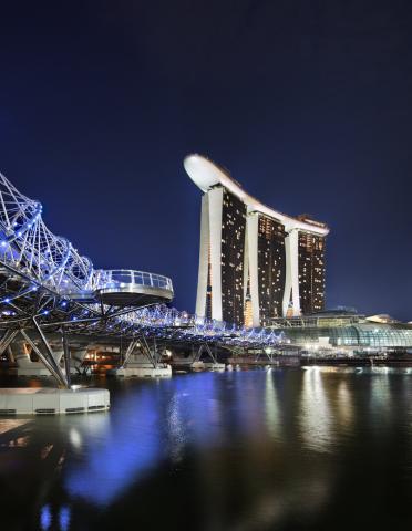 Hotel Marina Bay Sand. Mnoho rokov v ňom  rodiny spávajú a radi