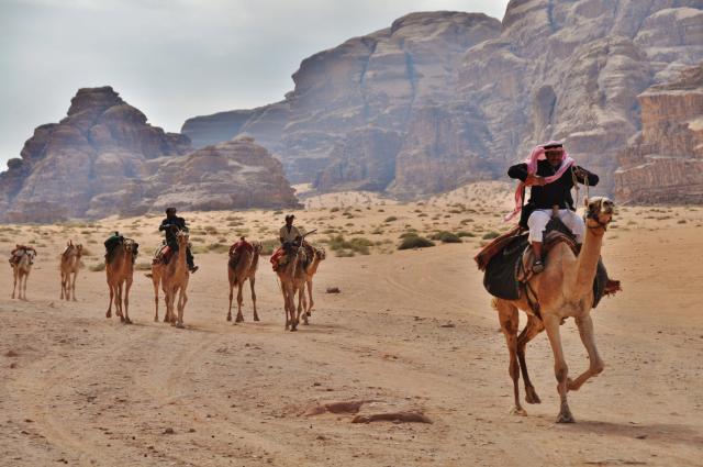 Púšť Wadi Rum a beduínska tradícia Jordánska s ktorou sa tu ešt