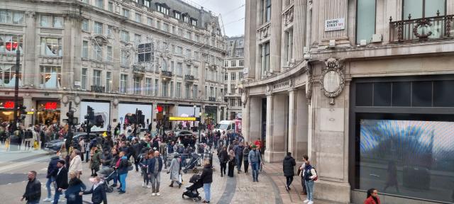 Najrušnejšia londýnska ulica nesie meno Oxford street.