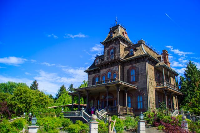 Ani v európskom Disneylande nesmie chýbať Phantom Manor, alebo 