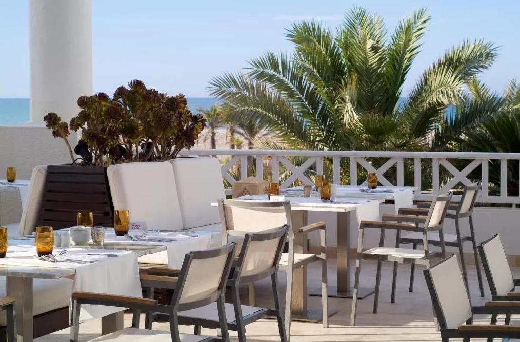 Príjemné poseDeňie vonku vo vašom 5* rezorte Radisson Blu Palac