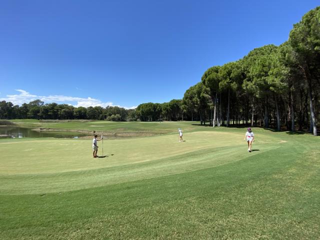 Súčasťou hotela Kempinski je aj kvalitné golfové ihrisko. Foto: