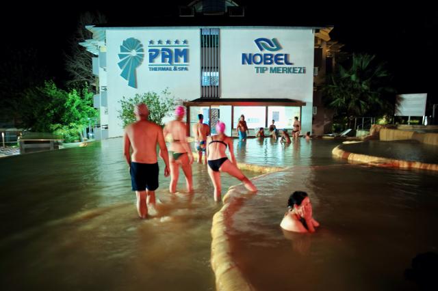 Máme najlepší hotel Pamukkale a ihneď skočíme do termálov. Omla
