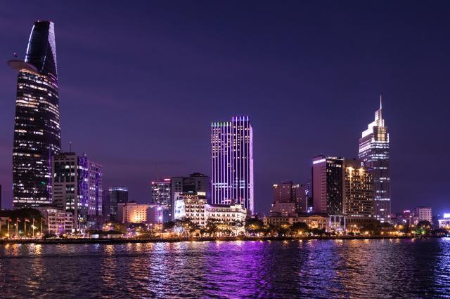 Prilietame do Hočiminovho mesta. Good evening, Saigon!
foto: ar
