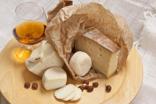 Barikový calvados a Camembert