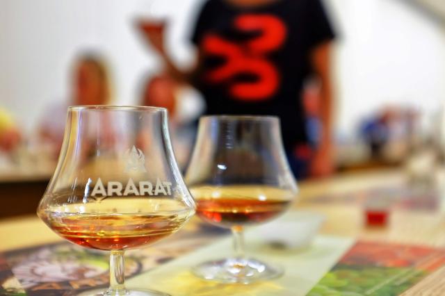 Slávny arménsky koňak Ararat ochutnáme priamo tam, kde vzniká