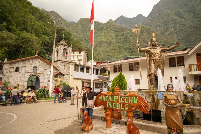 Aguas Calientes Vás očarí. Vyzerá ako alpská dedinka. Neuverite