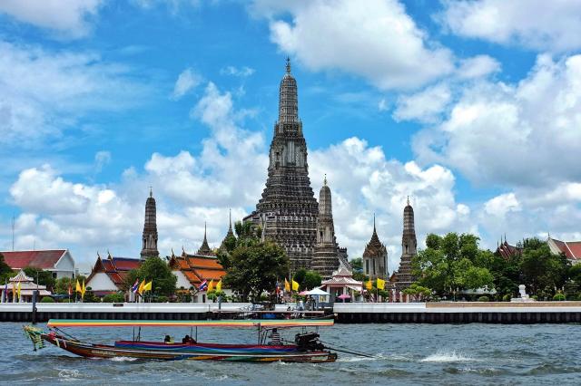 Chrám Wat Arun na brehu rieky Chao Praya je ikonou Bangkoku