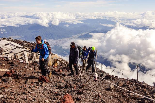 Výstup na vrch svätej hory Fuji.
Foto:  archív