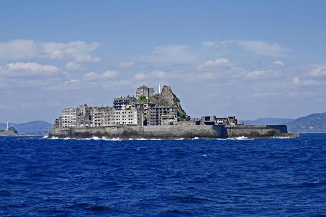 Navštívime opustený ostrov Hashima.
foto:  archív