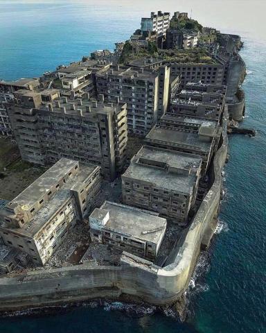 Ostrov Hashima je vzdialený 15 km od Nagasaki.
foto:  archív