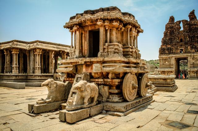 Vrchol architektúry. V meste Hampi prechádzame ruinami hinduist