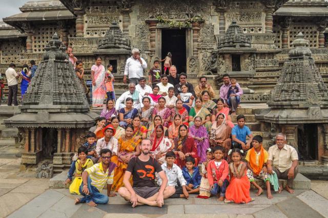 80 % obyvateľov sú hinduisti, 14 % moslimovia (India je najväčš