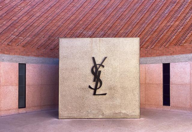 JeDeň z najznámejších návrhárov bol Yves Saint Laurent, ktorý o