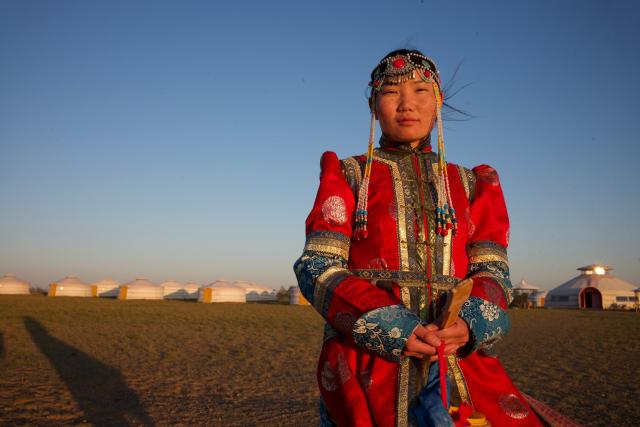 Mladá Mongolka nám prináša šťastie. foto: Ľuboš Fellner - 
