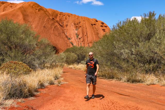 Uluru - srdce Austrálie. Prechádzka je nenáročná, najťažšie je 