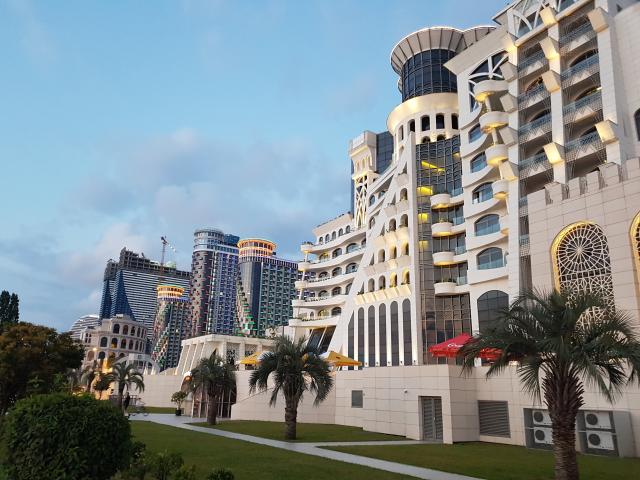 Batumi sa za roky premenilo na lákavé mesto plné hotelov, luxus